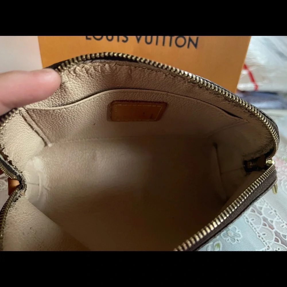 Authentic Louis Vuitton cosmetic pouch pm - Picture 9 of 9